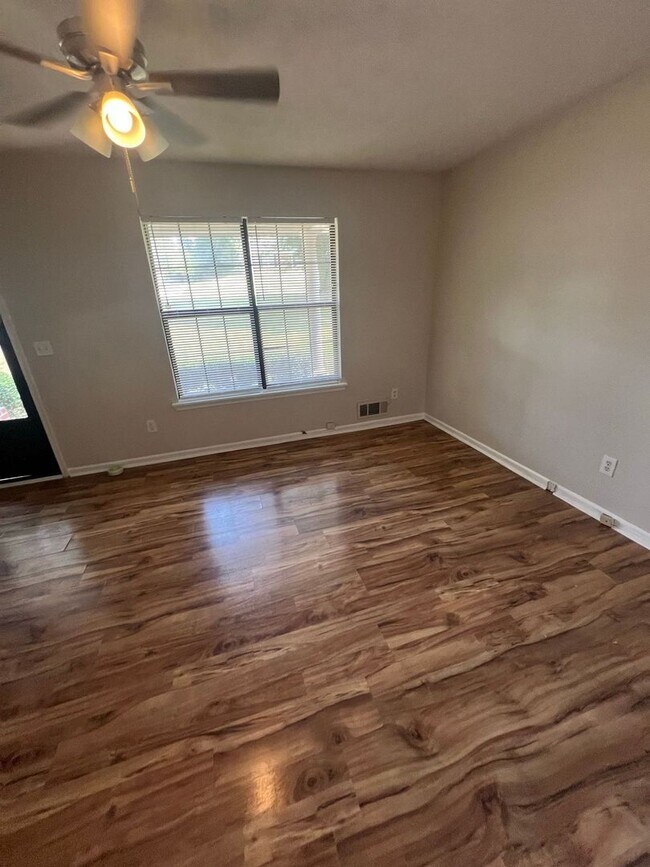 Building Photo - 3163 Dove Ct