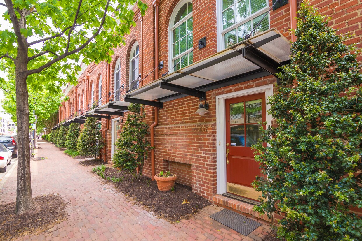 607 N St Asaph St, Alexandria, VA 22314 Townhome Rentals in