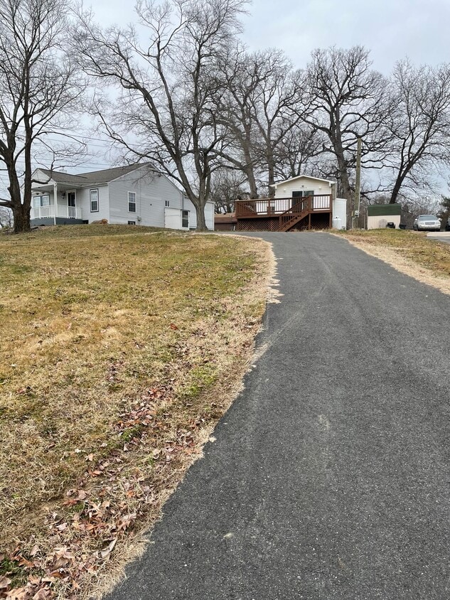 Primary Photo - 2404 Roth Rd