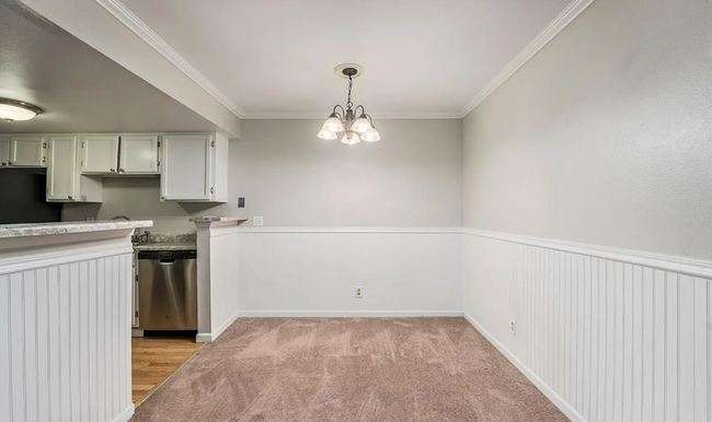 Foto del edificio - 2 bedroom/2 bathroom main level condo!