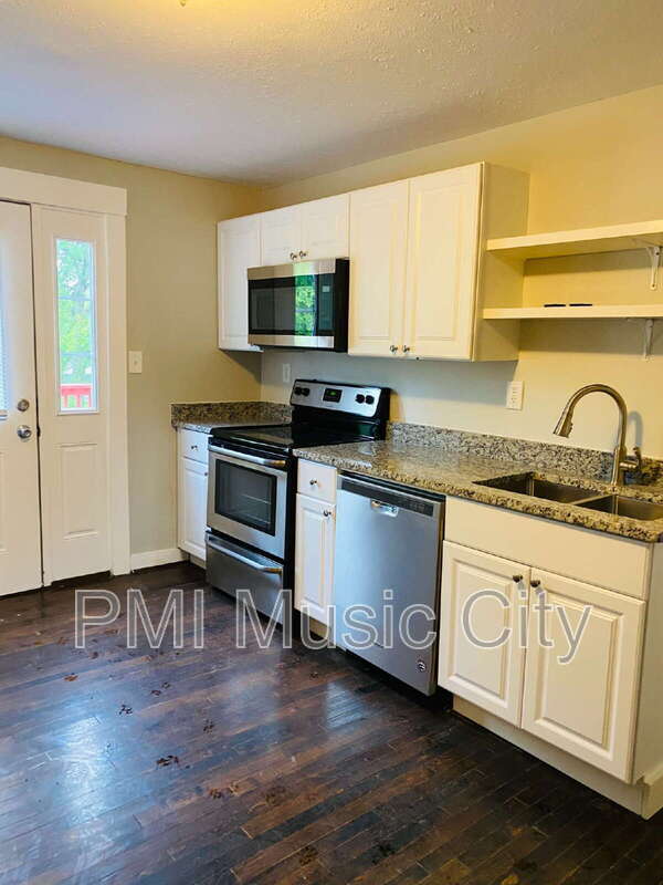 Foto del edificio - 215 Robinwood Ave