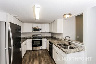 Building Photo - 422 Ash Ln