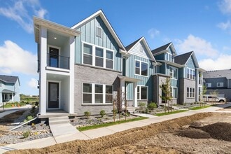 Building Photo - 2764 Blue Iris Dr