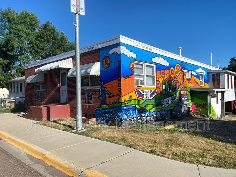 Foto principal - 2027 Smelter Ave NE