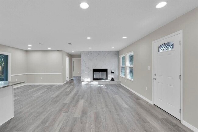 Foto del edificio - 855 S Holmes Blvd