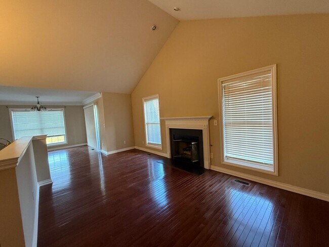 Foto del edificio - 5705 Hampshire Ln