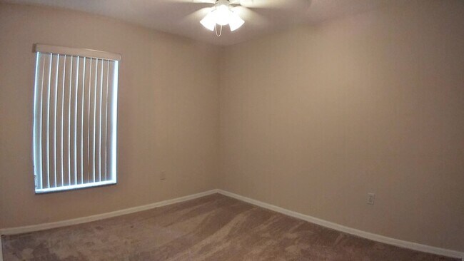 Foto del edificio - 4043 Stonefield Dr