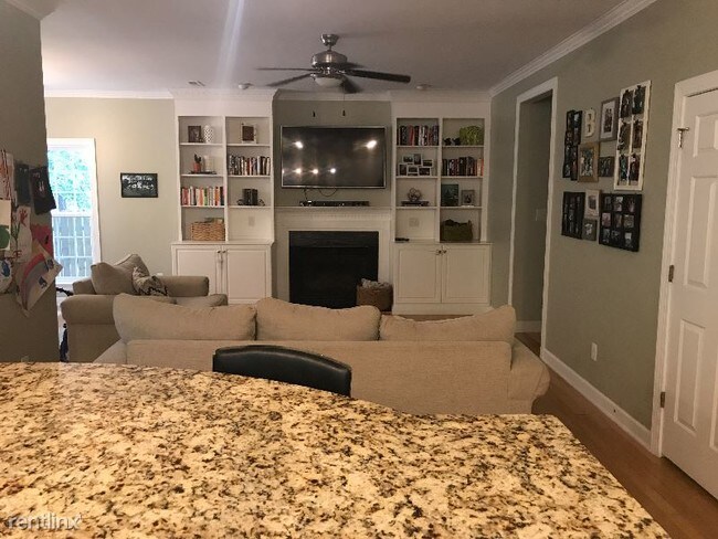 Foto del edificio - 4 br, 2.5 bath House - 210 Lakeshore Dr
