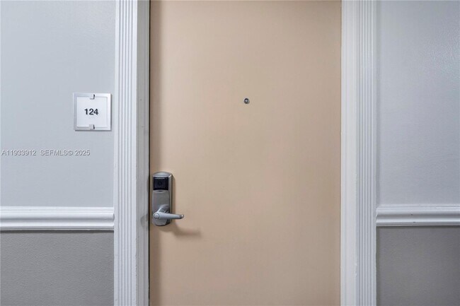 Foto del edificio - 19201 Collins Ave