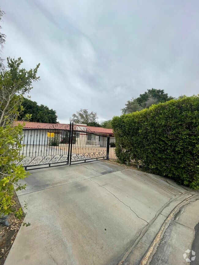 Building Photo - 36691 Donna Cir