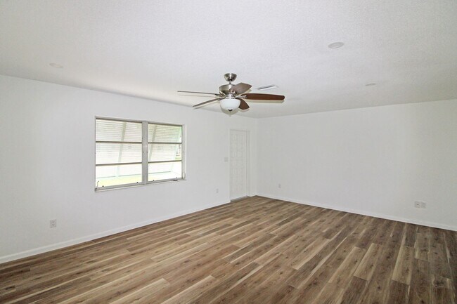 Building Photo - Venice East Annual Home for Rent