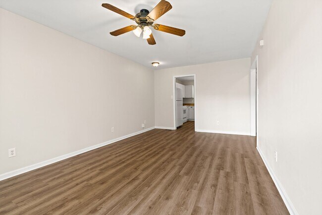 Foto del edificio - 2102 W Knox St