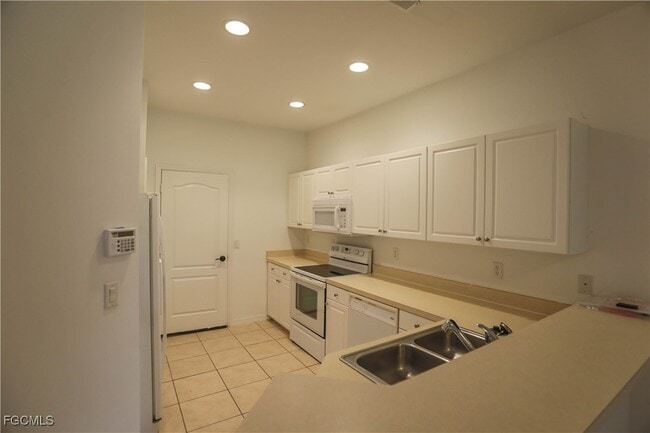 Building Photo - 10221 Olivewood Way