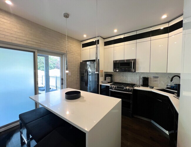 Foto del edificio - 3839 N Hamlin Ave