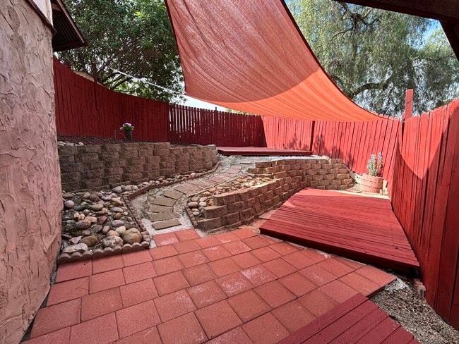 Foto del edificio - 4010 Pepper Dr