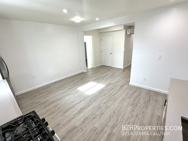 Building Photo - Newly Renovated 2Bedroom 2Bathroom In Silv...