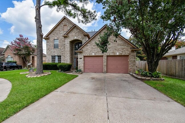 Building Photo - 15622 Valley Creek Dr