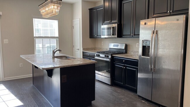 Foto del edificio - 3-Level Townhouse in Stafford