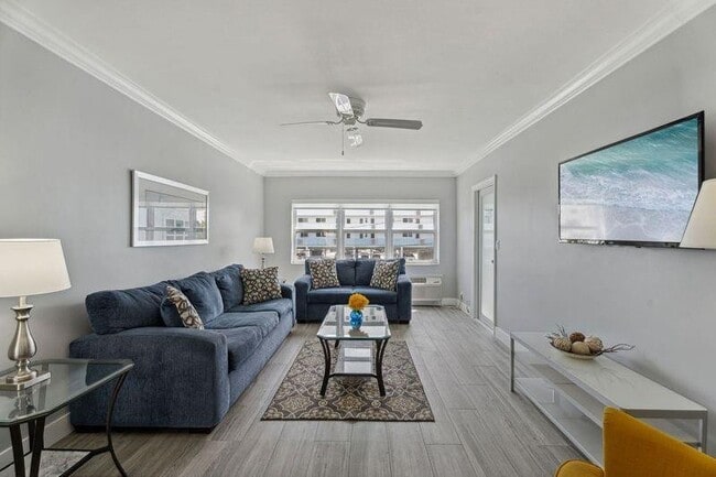 Building Photo - 315 Van Buren St