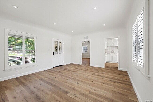 Foto del edificio - 731 N Beachwood Dr