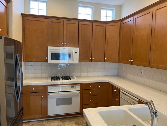 Building Photo - 202 Everett Ave