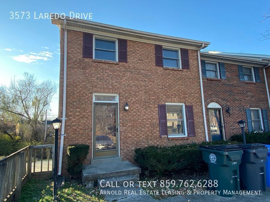 Primary Photo - New 2 Bedroom 1.5 Bath Listing!