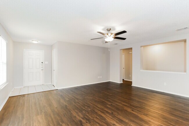 Foto del edificio - 249 Heritage Dr