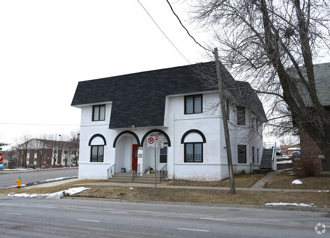 Building Photo - 813 Crocker St