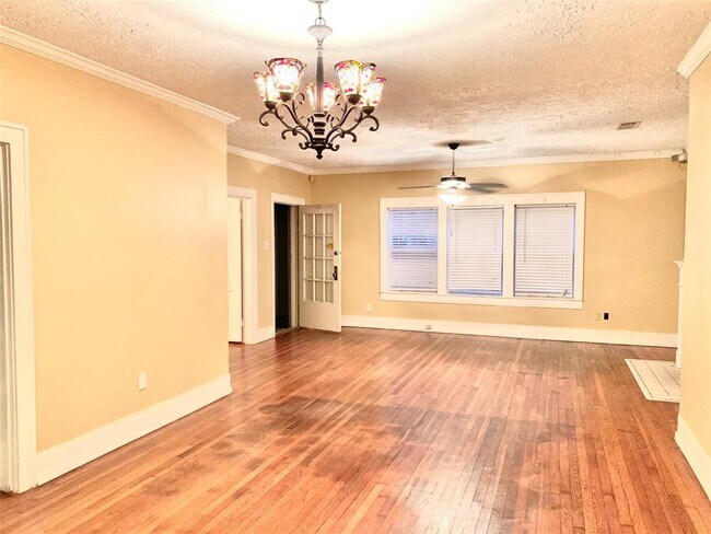 Foto del edificio - 1133 E 7th St