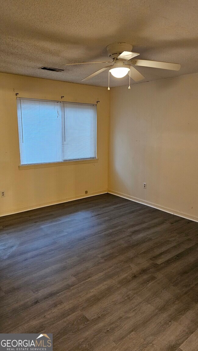 Foto del edificio - 331 Somerset Dr