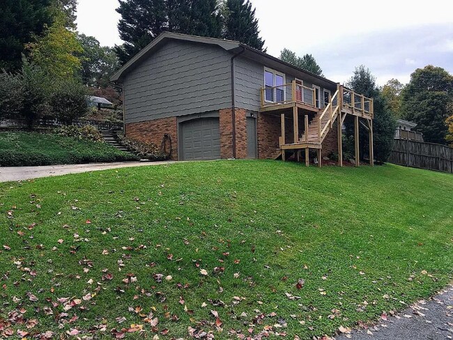 Foto del edificio - 107 Pebblebrook St