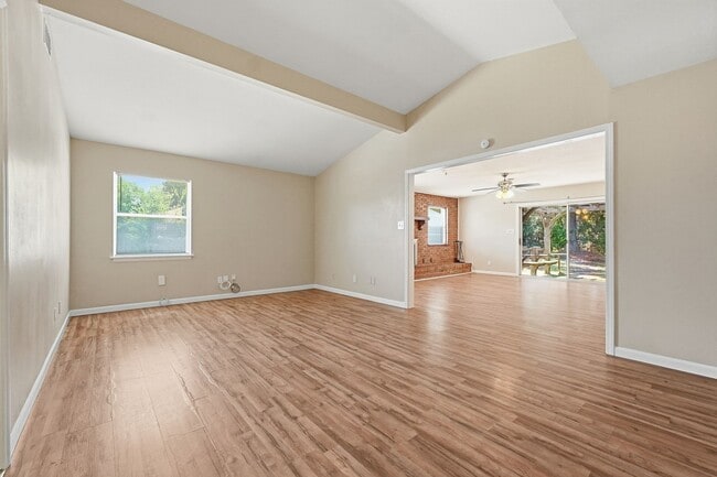 Building Photo - 338 Coral Dr SW