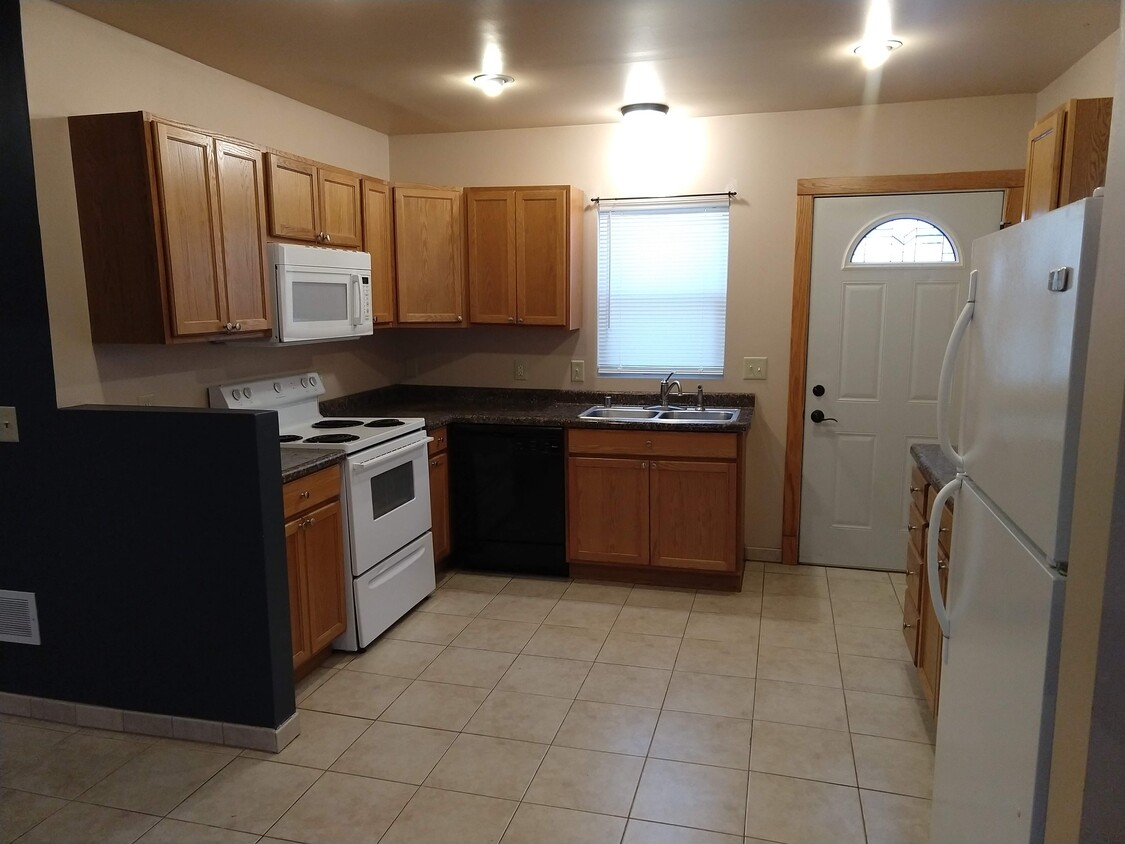 Kitchen - 1313 State St