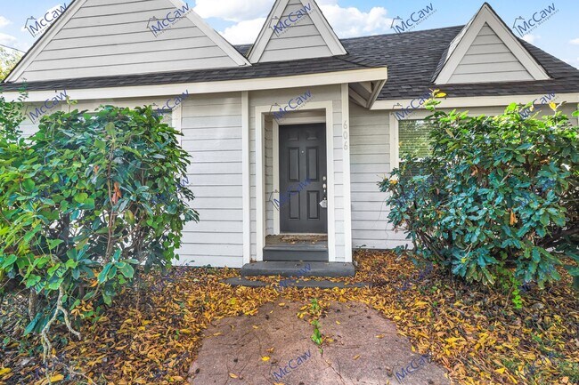 Building Photo - Adorable 3/2 in the Great Neighborhood of ...