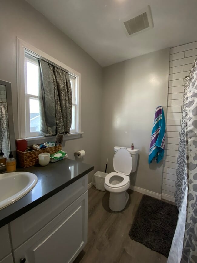 Building Photo - 3425 1/2 E 5th St