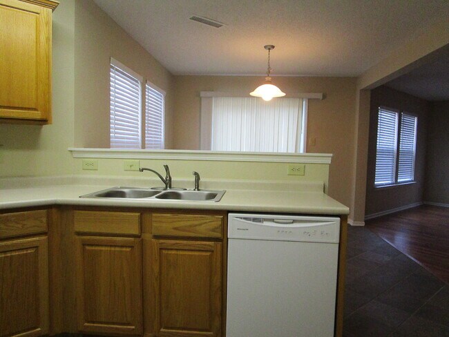 Foto del edificio - 711 Thornwood Ct