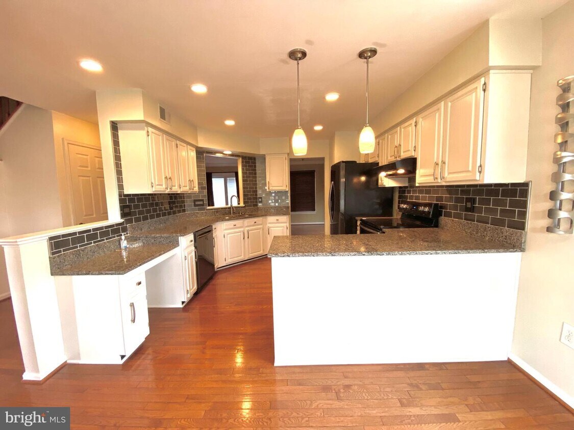 Primary Photo - 5700 Belcher Farm Dr