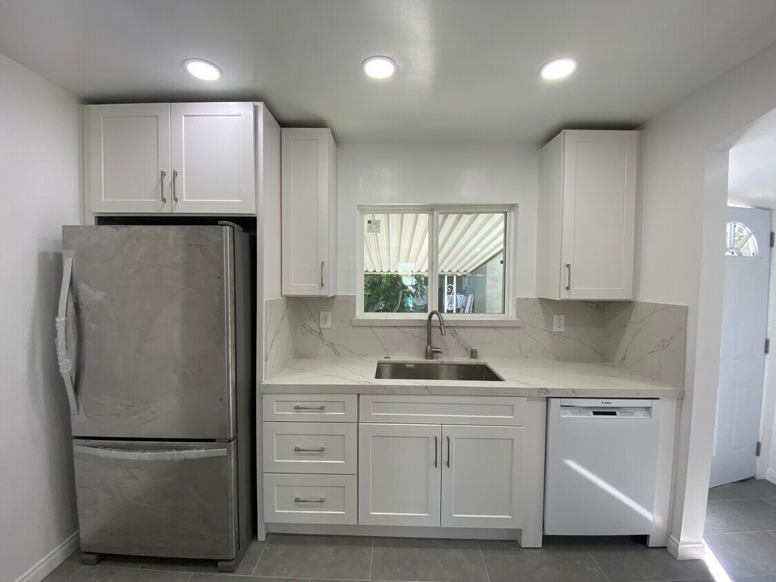 Foto principal - 8412 Jumilla Ave