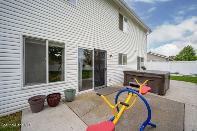 Building Photo - The Landings at Waterford!