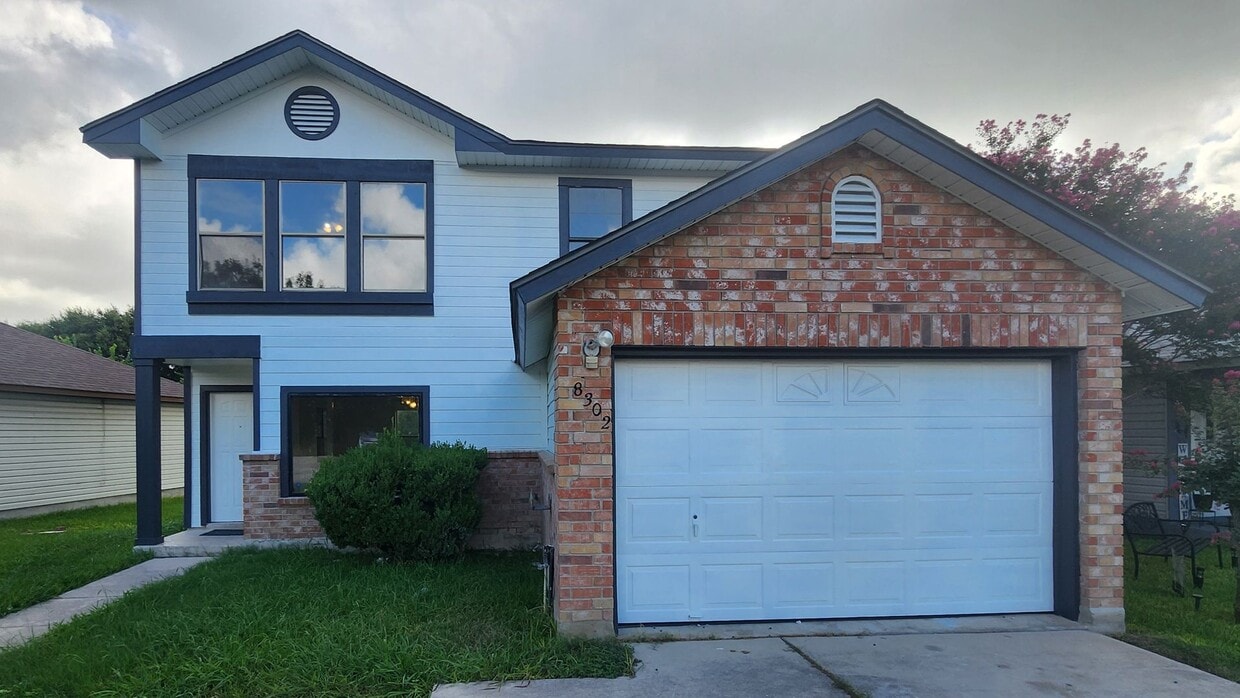 Foto principal - 3-bedroom 2.5 Bath Home in Converse