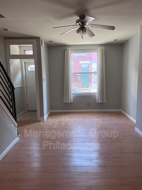 Foto del edificio - 2440 Montrose St