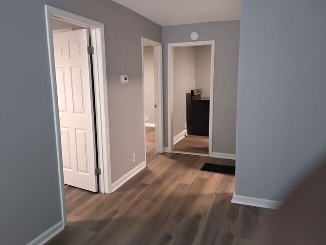 Foto del edificio - Updated 2 bedroom 1 bath duplex in Capitol...