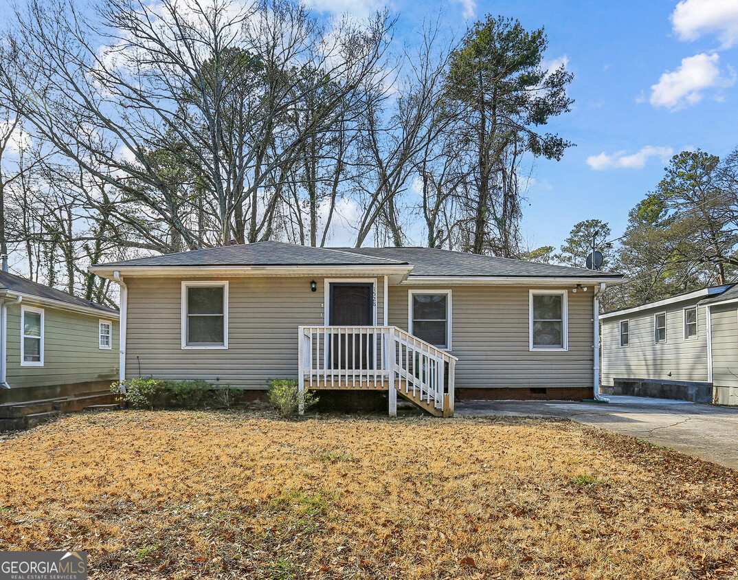 Primary Photo - 1528 Pineview Terrace SW