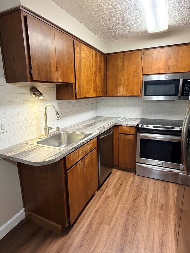 Building Photo - Beautiful Home in Fabulous Loacation! SS Appliances, NEW Carpet, Patio, W/D, Includes W/S/G!