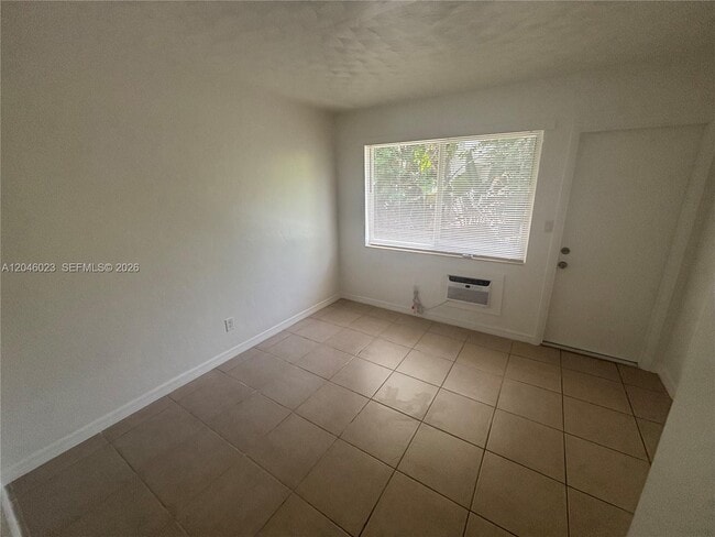 Foto del edificio - 1211 NE 6th St