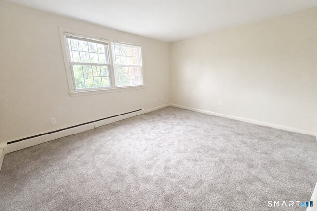 Building Photo - 949 Hopmeadow St