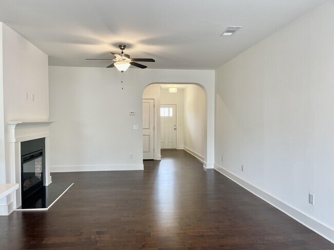 Foto del edificio - 123 Auburn Run Ln