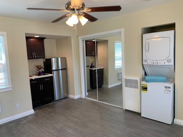 Kitchen & Washer/Dryer - 629 Prescott St
