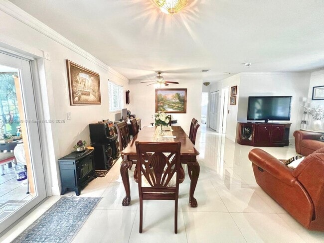 Foto del edificio - 17955 NW 44th Ct