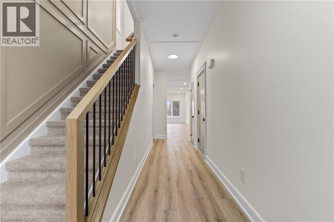 Photo du bâtiment - 42 Wellington St